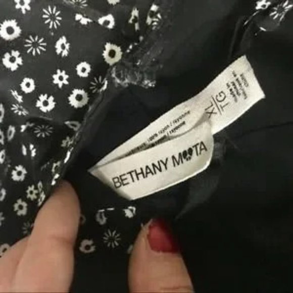 Bethany Mota Flower Crop Bra Top Black and White Sexy Back Floral XL - Picture 6 of 8